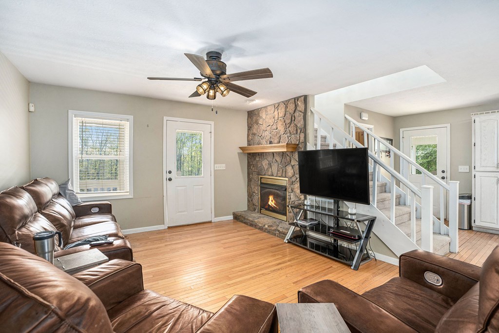542 Sharp Top Circle Property Photo 5