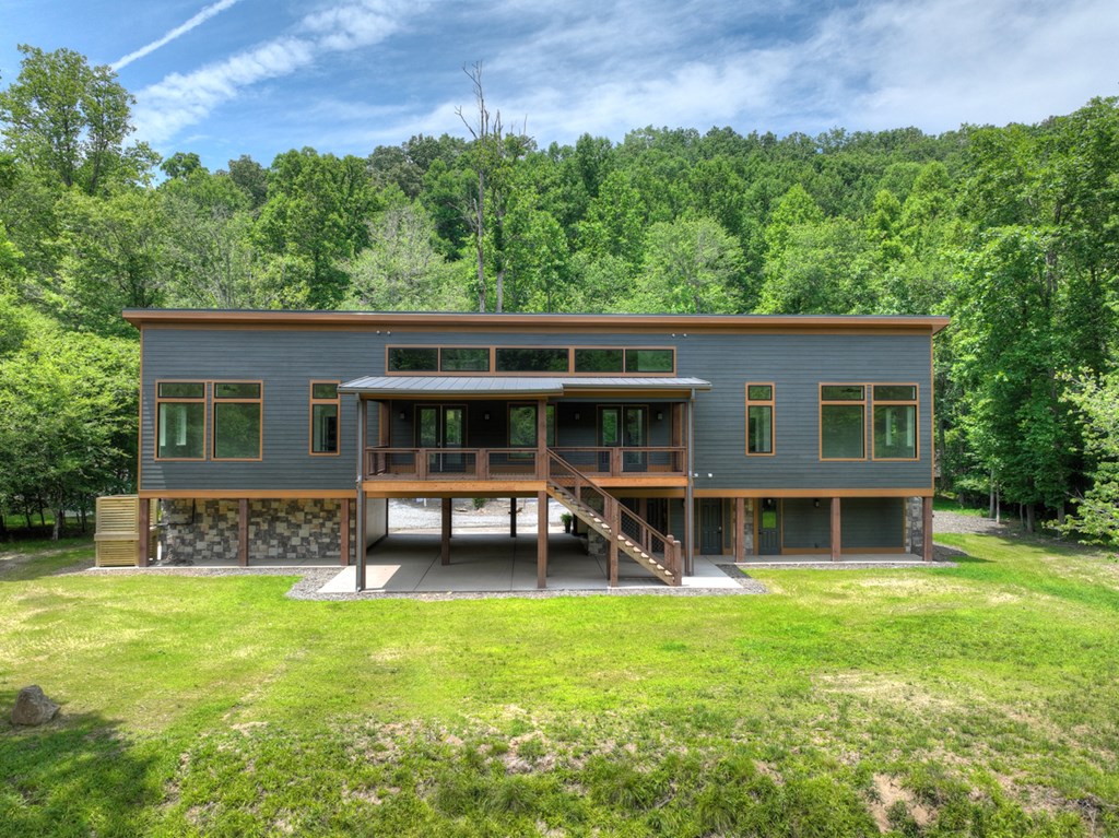 494 Riverbend Manor Property Photo 12