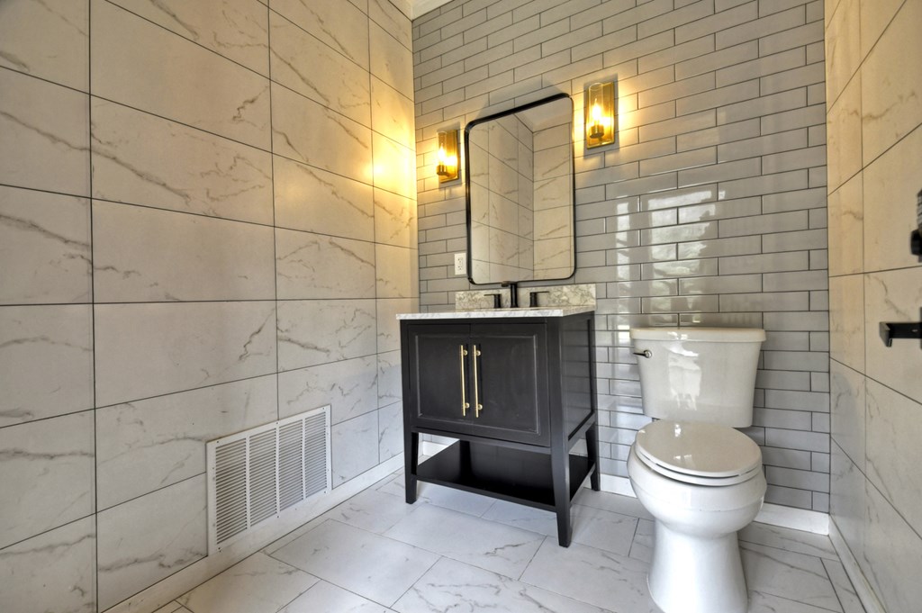 494 Riverbend Manor Property Photo 18
