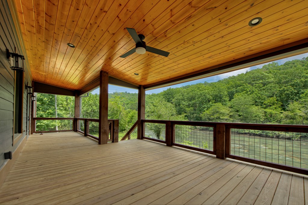 494 Riverbend Manor Property Photo 28
