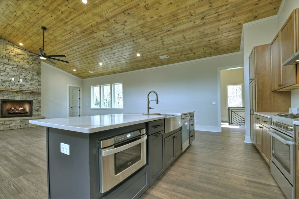 494 Riverbend Manor Property Photo 39