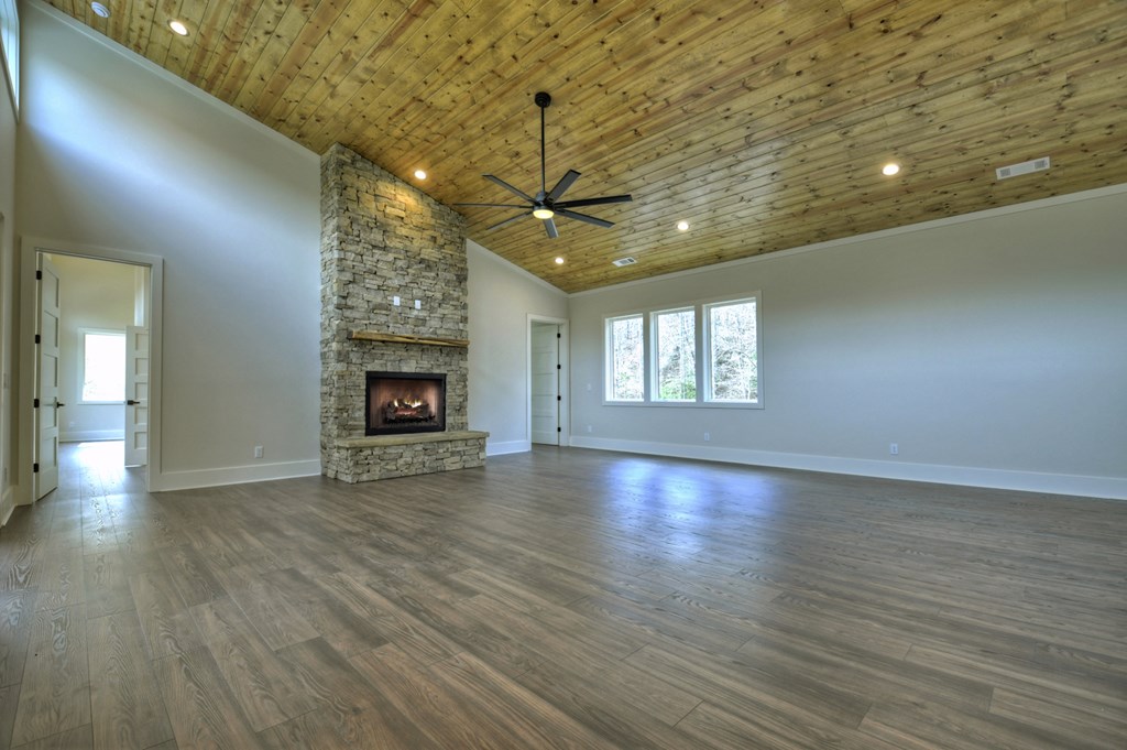 494 Riverbend Manor Property Photo 41