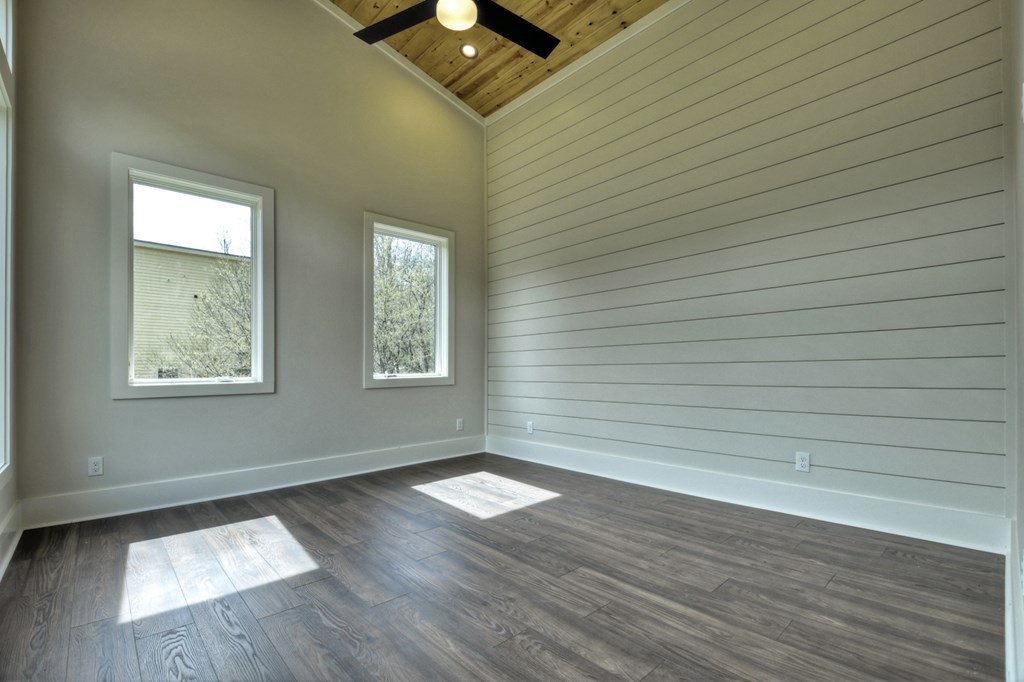 494 Riverbend Manor Property Photo 46