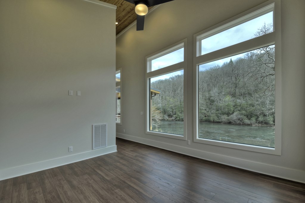 494 Riverbend Manor Property Photo 49