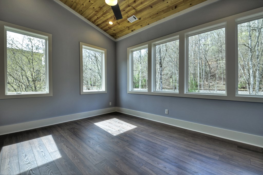 494 Riverbend Manor Property Photo 53