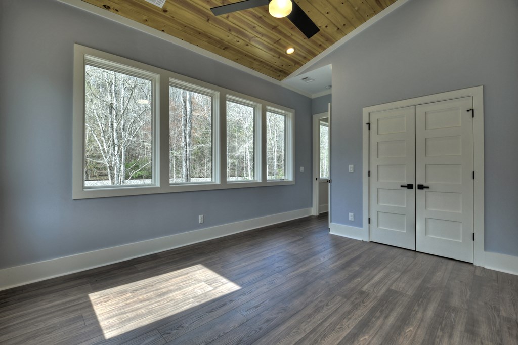 494 Riverbend Manor Property Photo 54