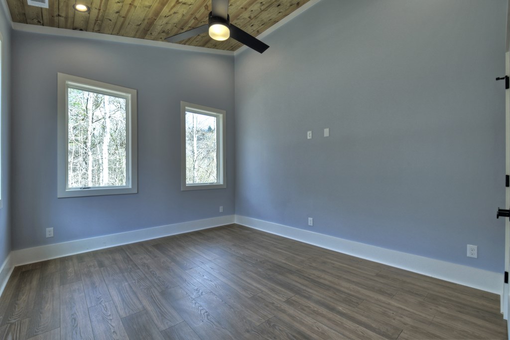 494 Riverbend Manor Property Photo 63