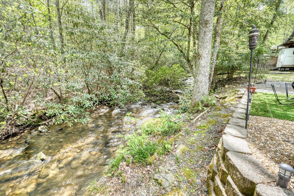 1095 Creekside Drive Property Photo 6