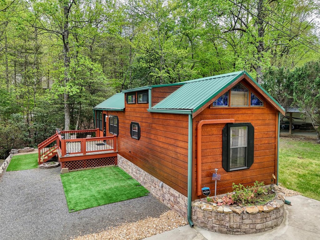 1095 Creekside Drive Property Photo 8