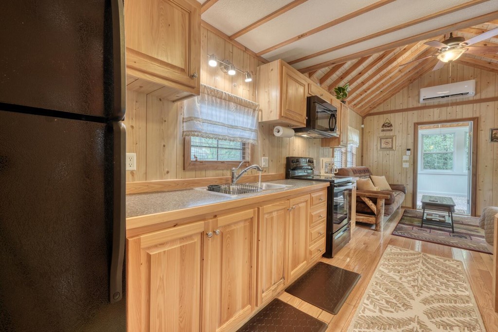 1095 Creekside Drive Property Photo 18
