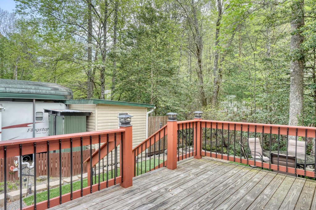1095 Creekside Drive Property Photo 27