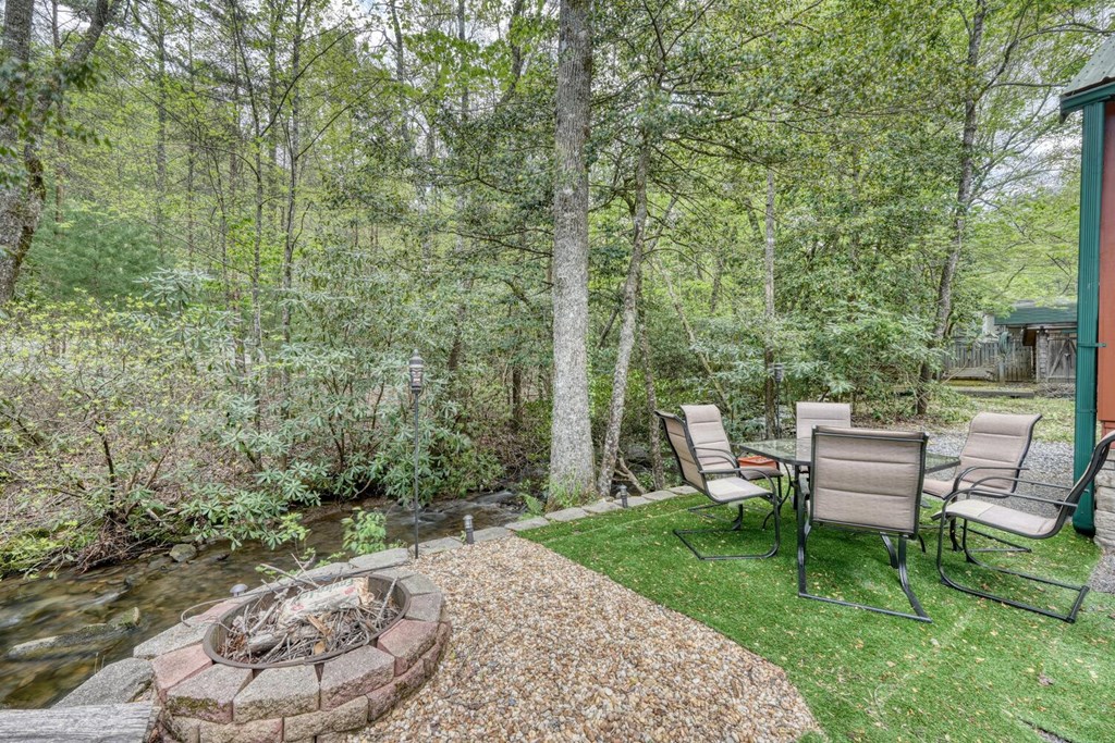 1095 Creekside Drive Property Photo 28