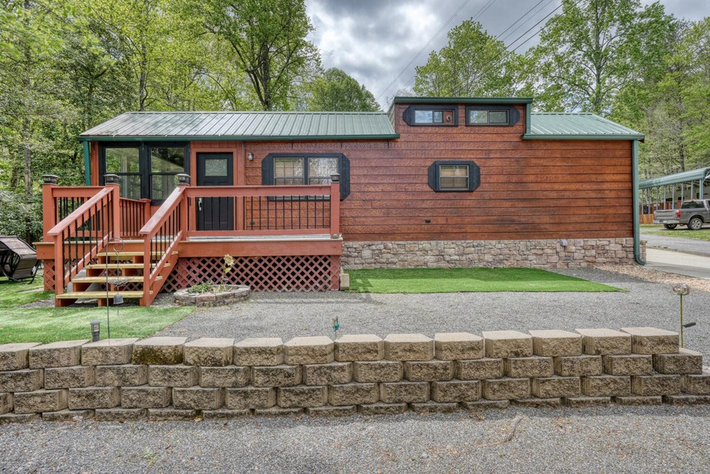 1095 Creekside Drive Property Photo 30