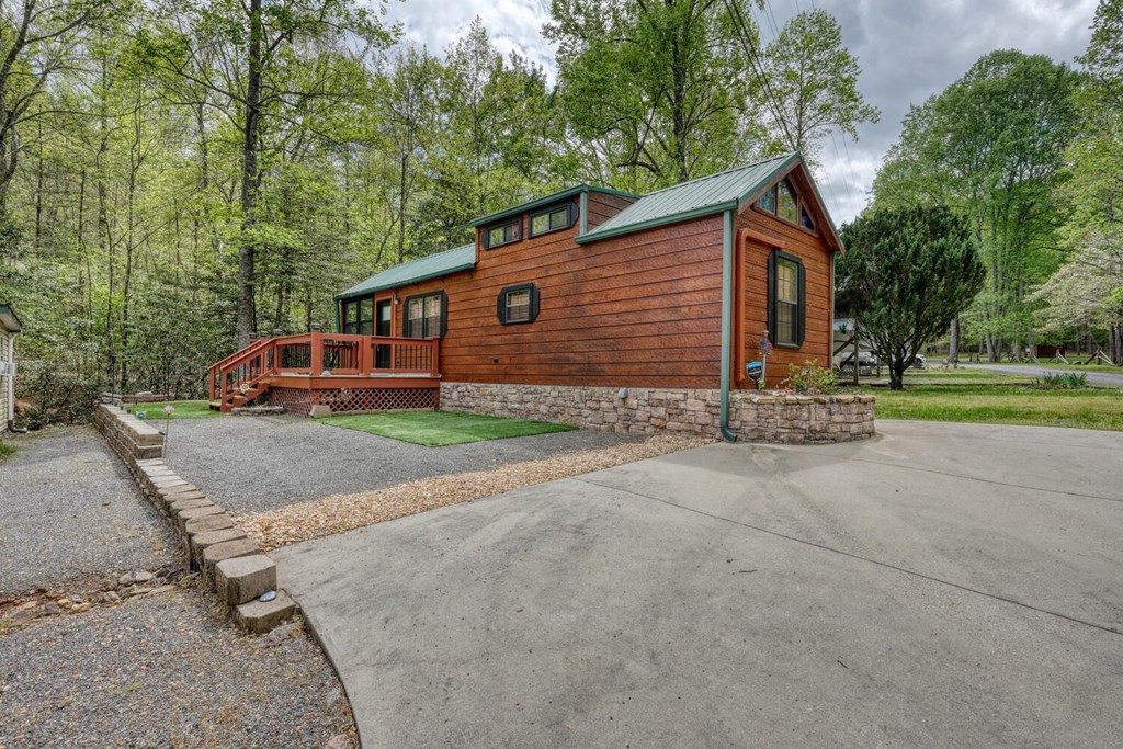 1095 Creekside Drive Property Photo 31