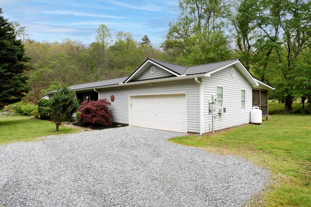 6487 Crooked Creek Road Property Photo