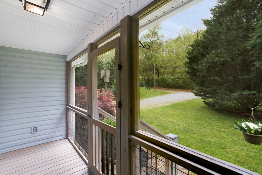 6487 Crooked Creek Road Property Photo 9
