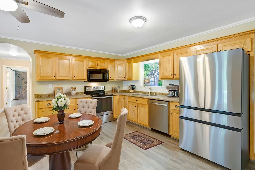 6487 Crooked Creek Road Property Photo 11