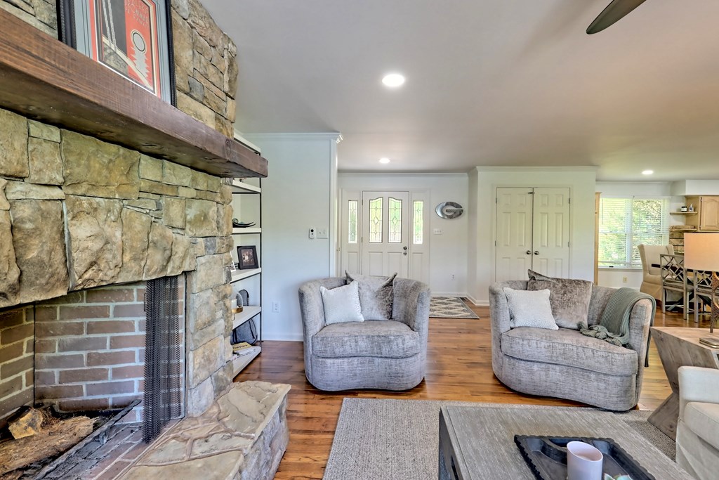98 Licklog Crest Property Photo 11