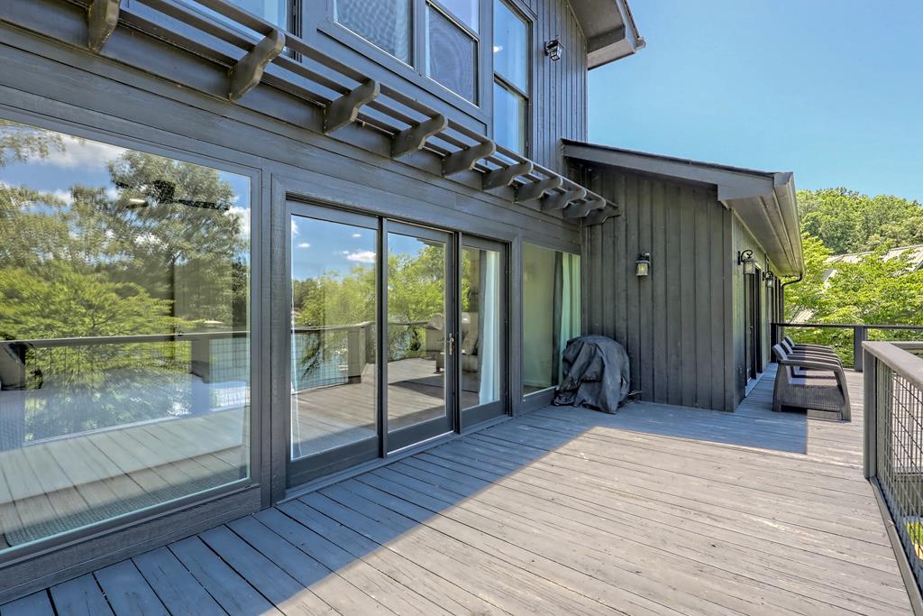 98 Licklog Crest Property Photo 17