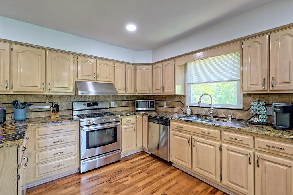 98 Licklog Crest Property Photo 23