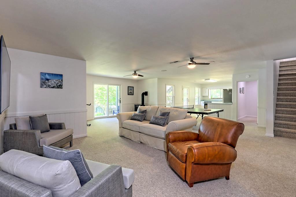 98 Licklog Crest Property Photo 47