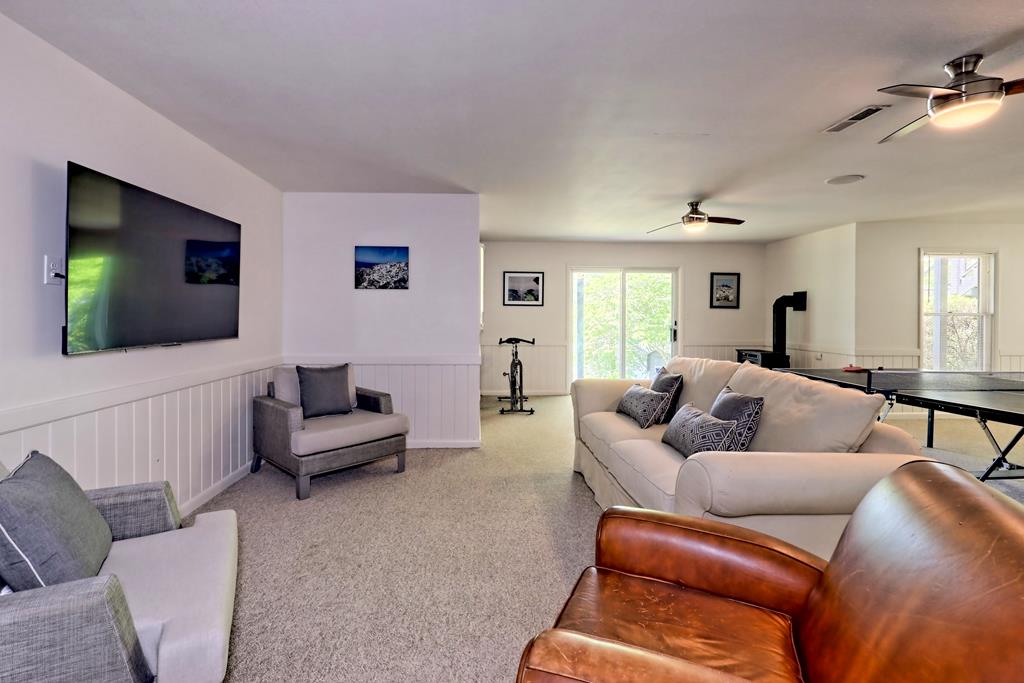 98 Licklog Crest Property Photo 48