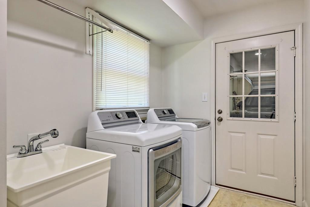 98 Licklog Crest Property Photo 57