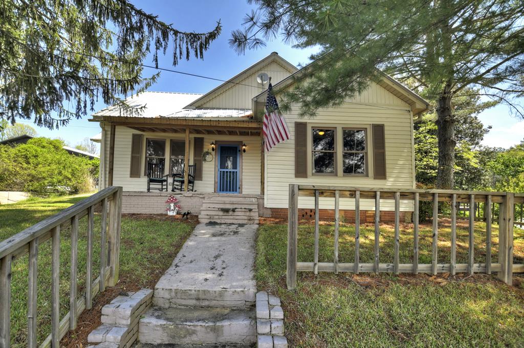 102 Riverview Street Property Photo 1