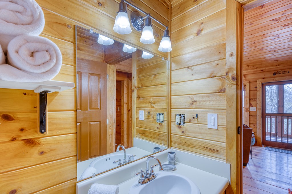 688 Little Bushy Head Road Property Photo 32