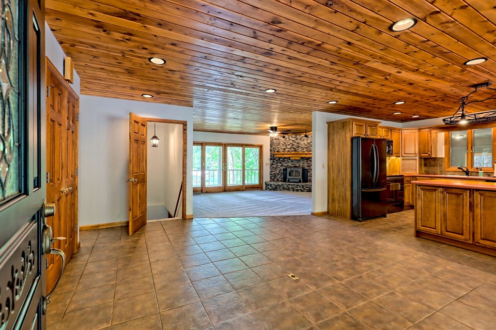 2403 Hidden Valley Road Property Photo 13