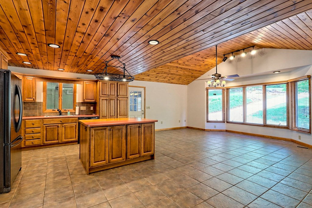 2403 Hidden Valley Road Property Photo 23