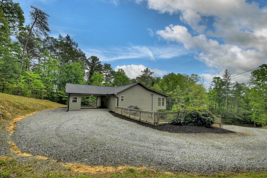 293 James Drive Property Photo 2