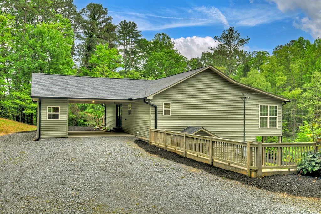 293 James Drive Property Photo 3