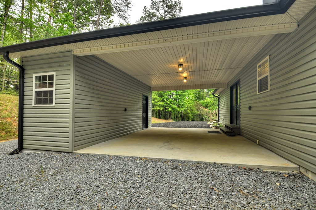 293 James Drive Property Photo 4