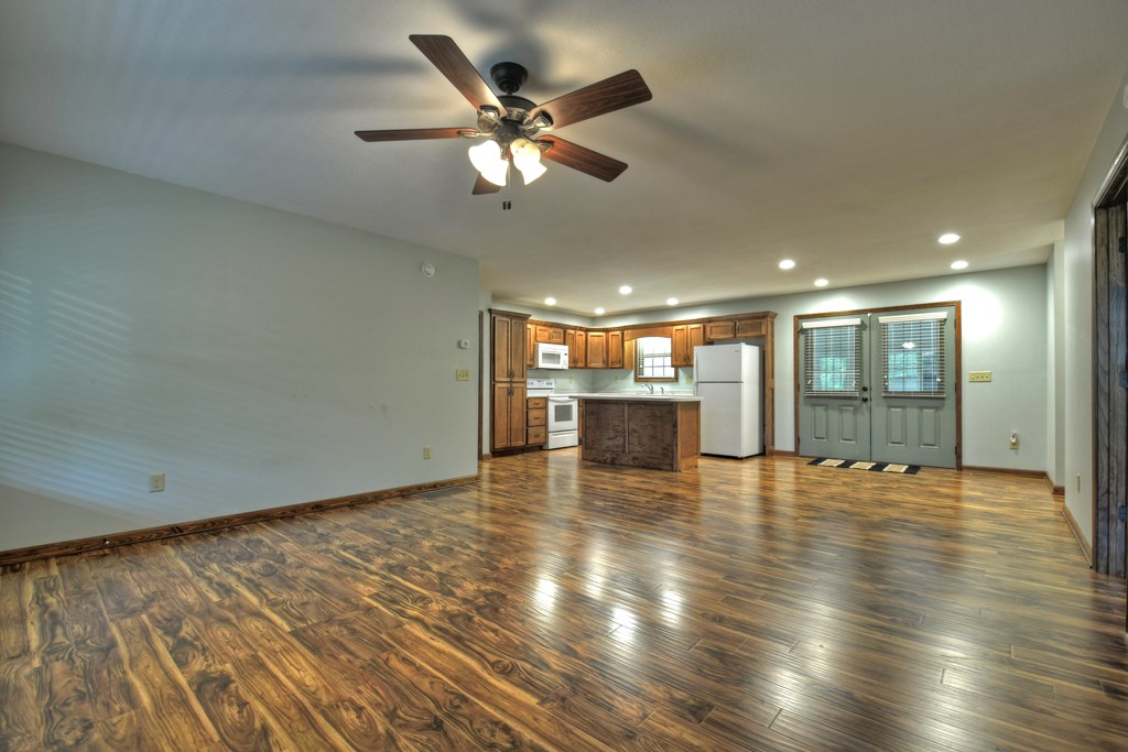 293 James Drive Property Photo 6