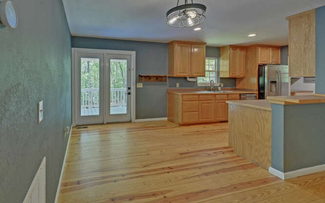 325 Honeysuckle Drive Property Photo 4