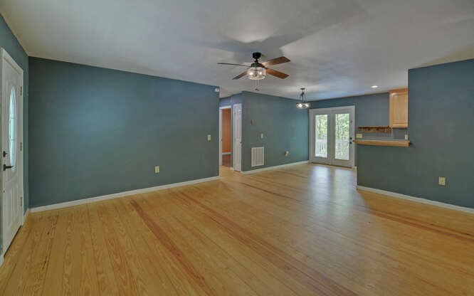 325 Honeysuckle Drive Property Photo 6