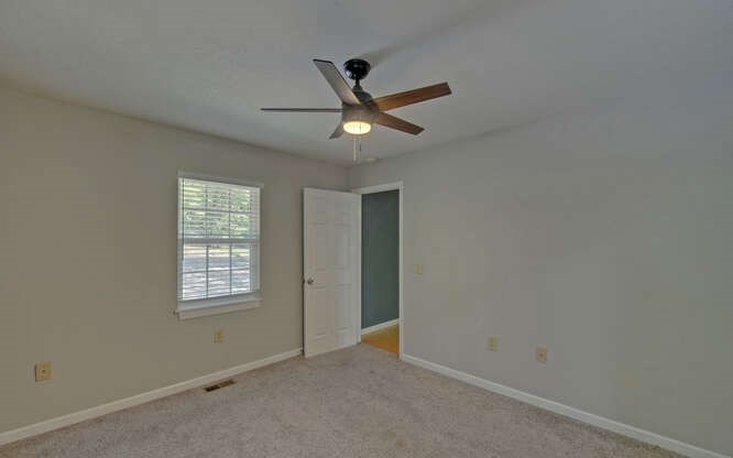 325 Honeysuckle Drive Property Photo 14