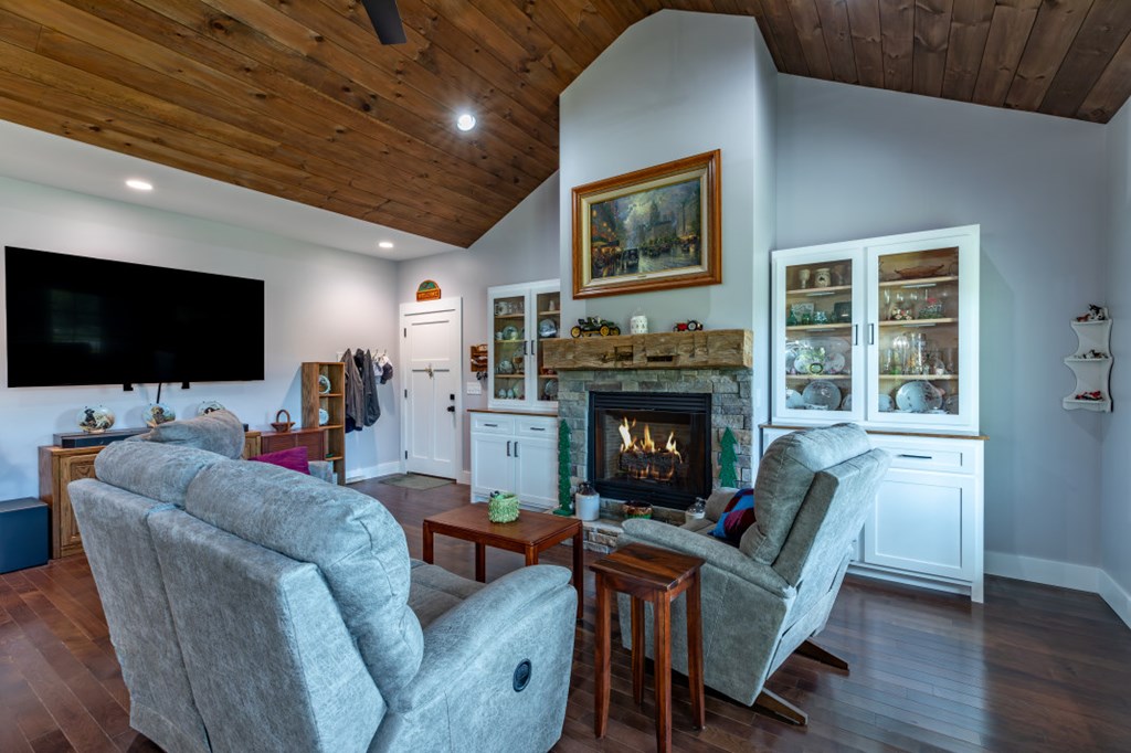 21 Hogue Way Property Photo 8