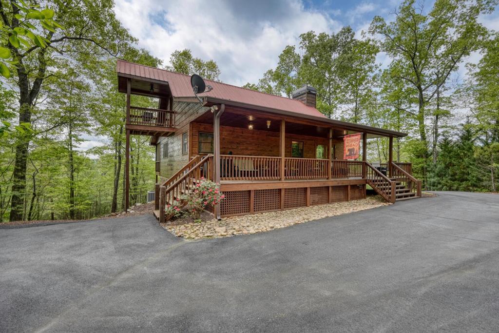 681 The Woods Road Property Photo 2