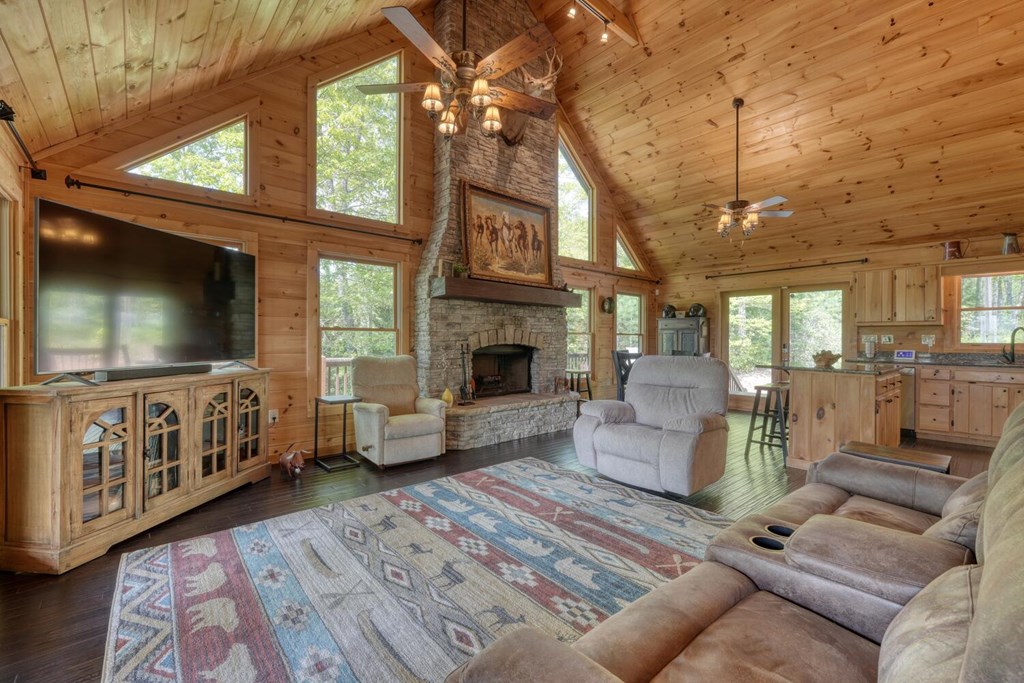 681 The Woods Road Property Photo 3