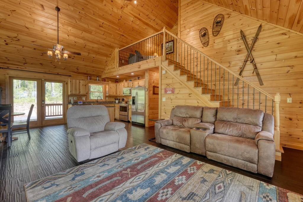 681 The Woods Road Property Photo 4