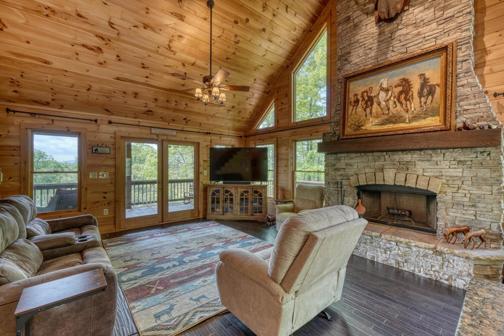 681 The Woods Road Property Photo 6