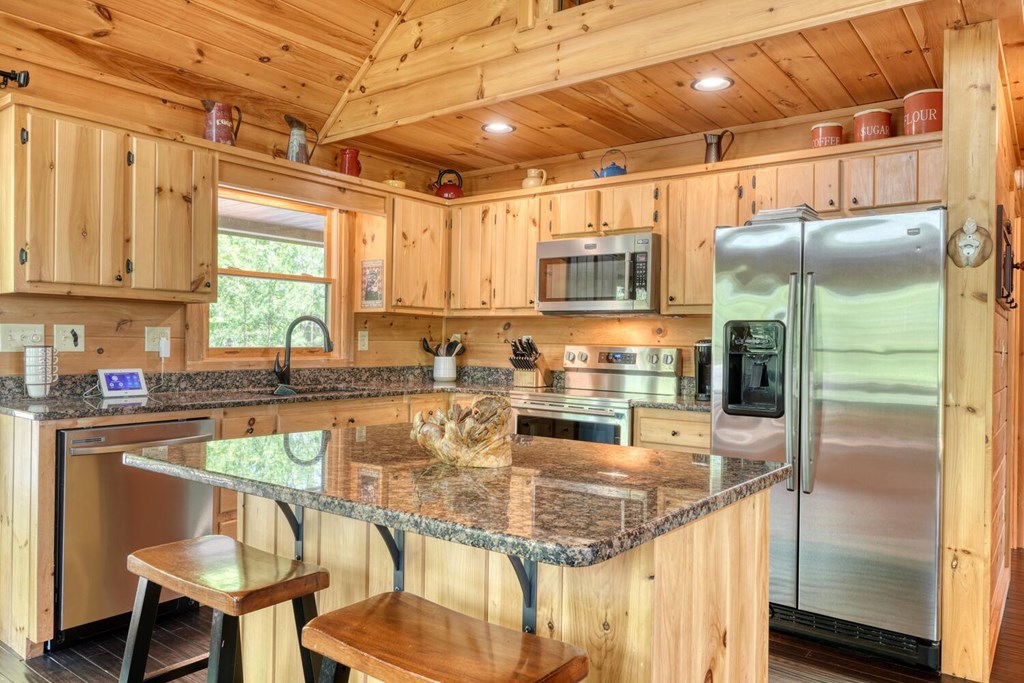 681 The Woods Road Property Photo 7