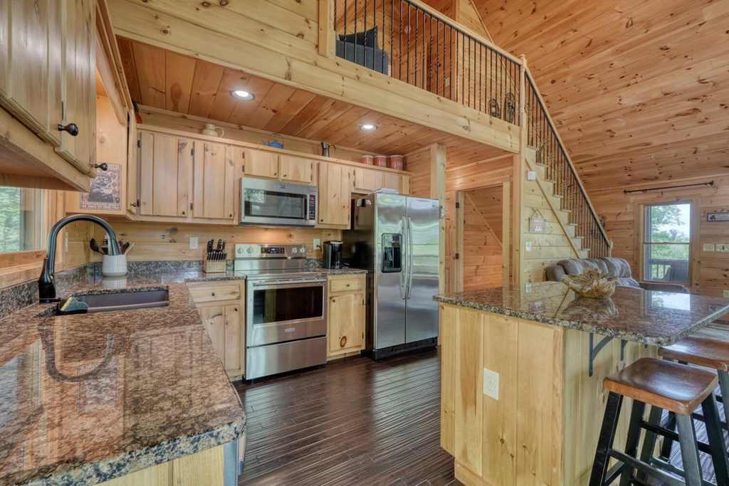 681 The Woods Road Property Photo 8