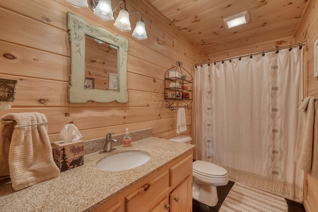 681 The Woods Road Property Photo 11