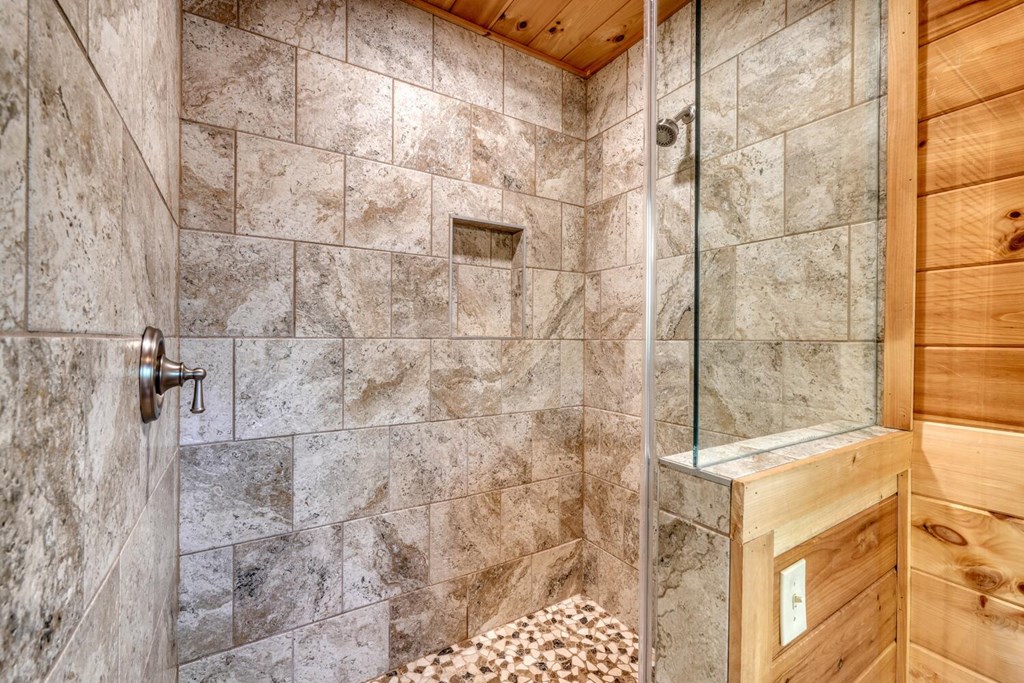 681 The Woods Road Property Photo 16