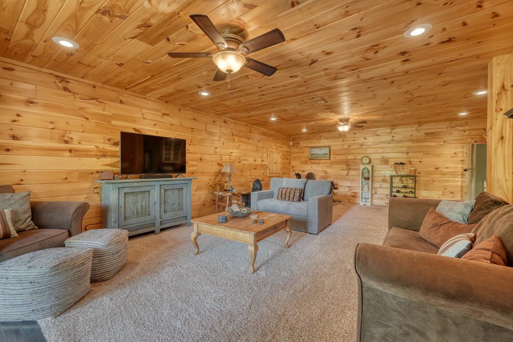 681 The Woods Road Property Photo 22