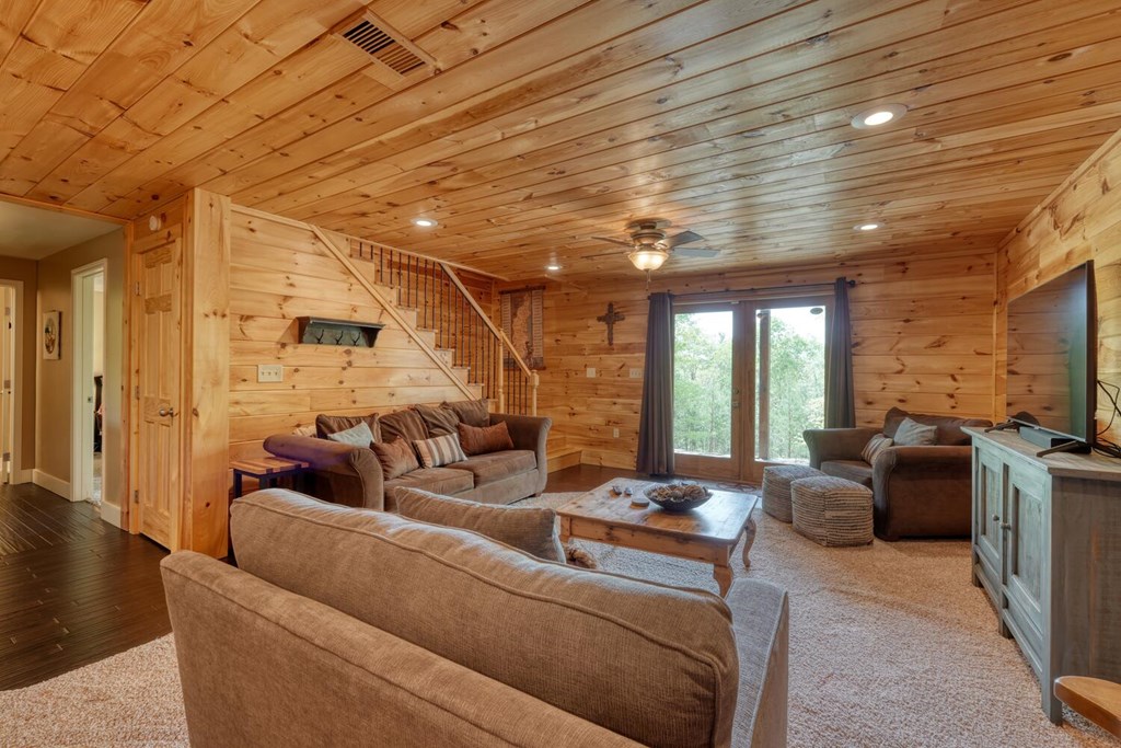 681 The Woods Road Property Photo 24