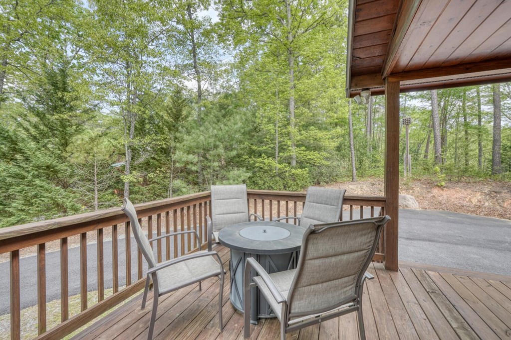 681 The Woods Road Property Photo 32